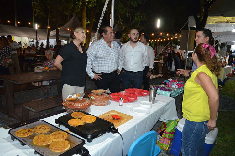 Sábado de comer rico y comprar lo nuestro en el Paseo Mendez