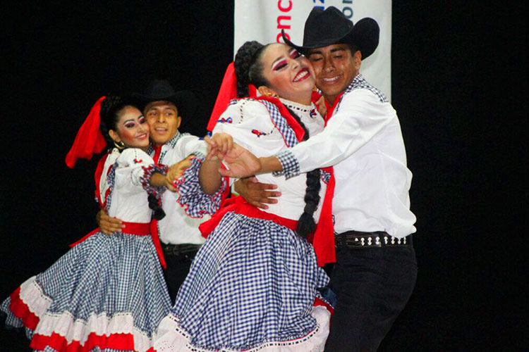 Fortalece DIF tradiciones con Concurso de Danza Folklórica