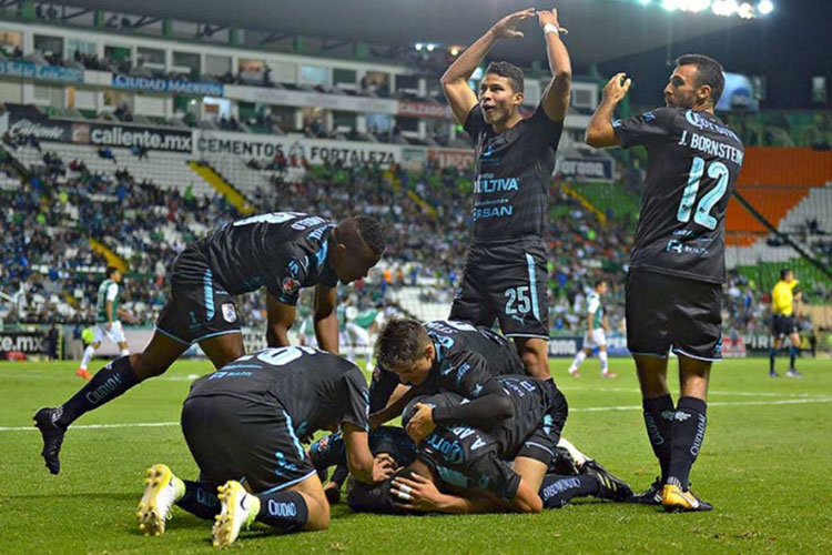 Gallos se imponen y avanzan a cuartos de final