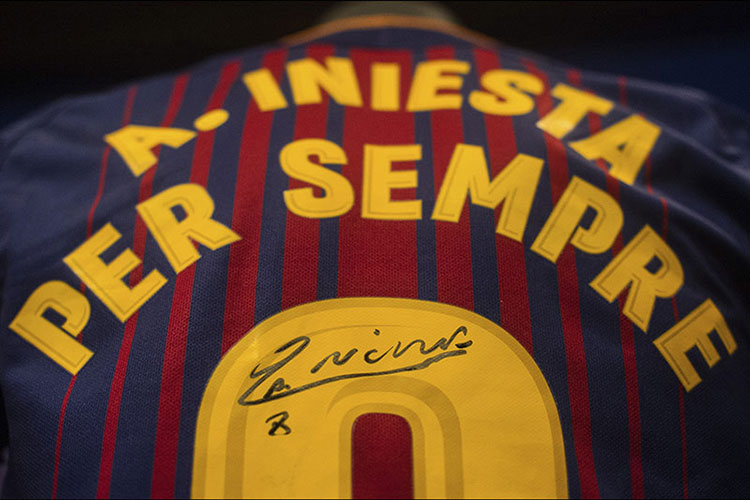 Iniesta renueva ‘de por vida’ con el Barcelona