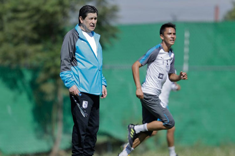 Tena y Gallos, por el triunfo ahora en Liga