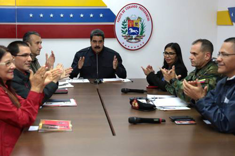 Maduro: arrasa el chavismo en 17 de 23 gubernaturas