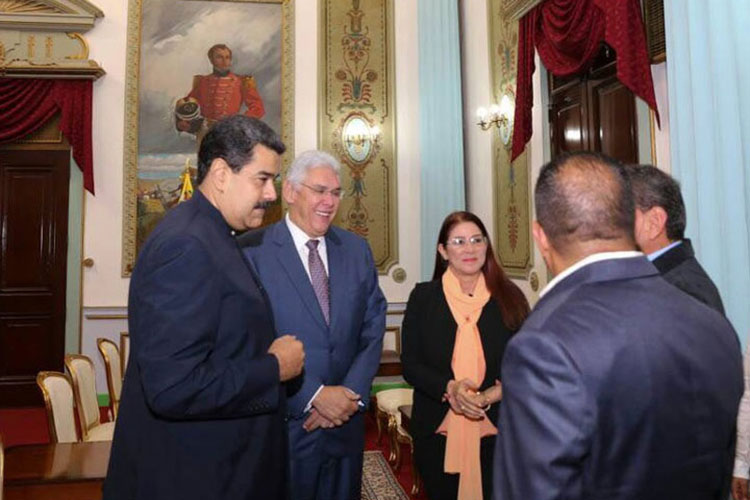 Maduro se reúne con gobernadores opositores