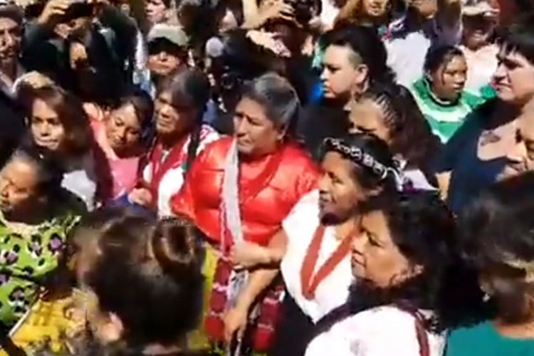 Marichuy llega al INE para registrarse como aspirante presidencial