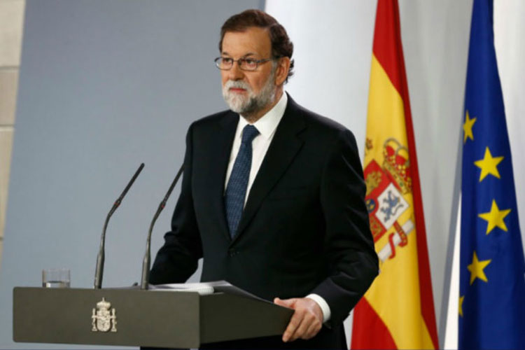 Empresas y bancos analizan salir de Cataluña; gobierno español aprueba decreto para facilitar el cambio