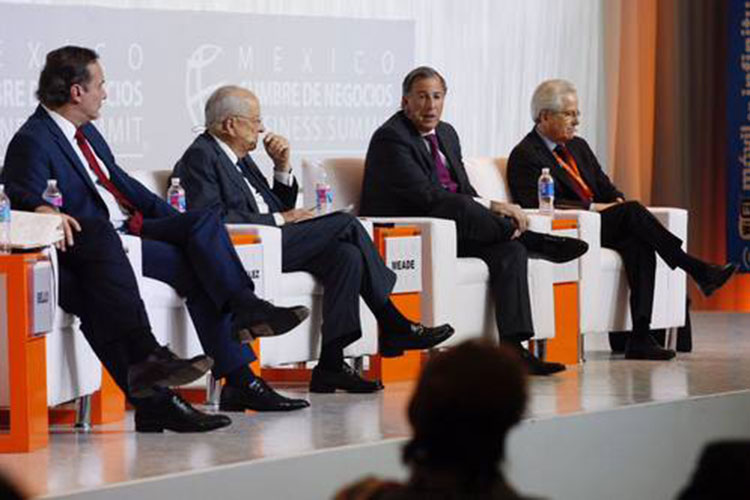 Llama Meade a estar prevenidos sobre  un político populista