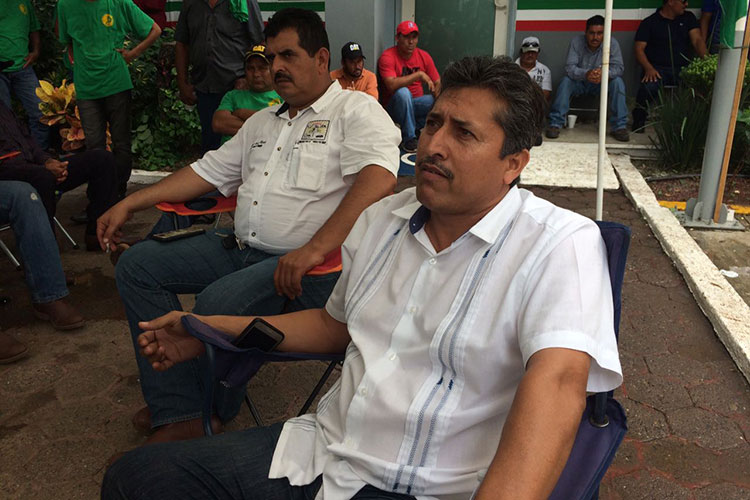 Toman productores oficinas de SAGARPA