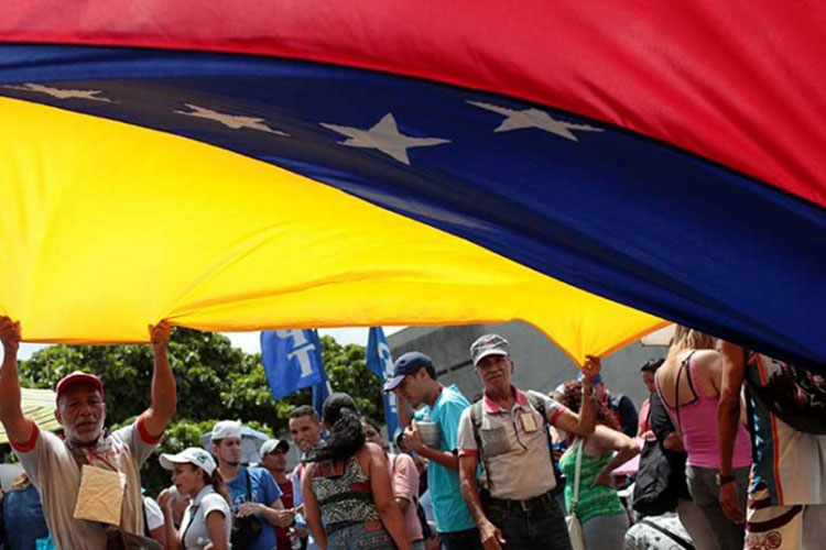 Excarcelan a tres presos políticos en Venezuela