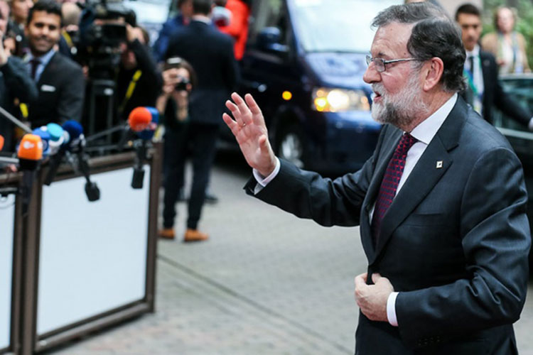 Gobierno español alista suspensión de autonomía de Cataluña