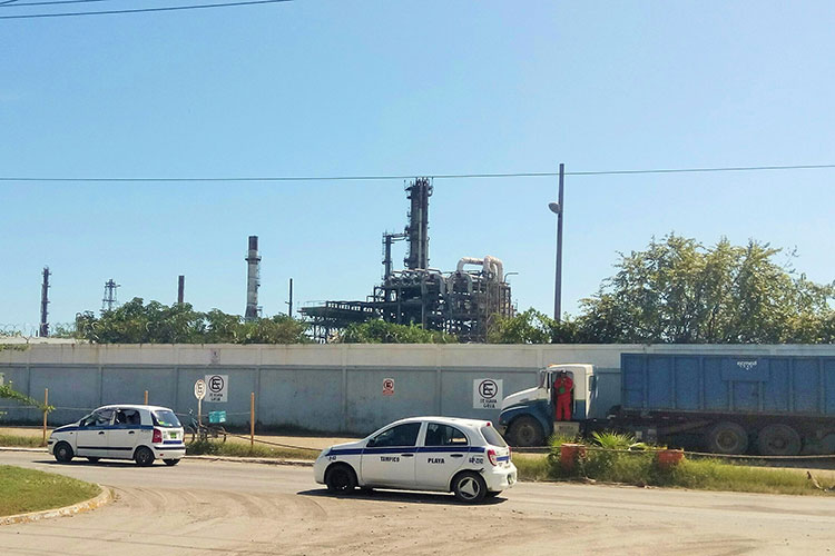 ‘Enfrian’ mantenimiento en Refinería Madero