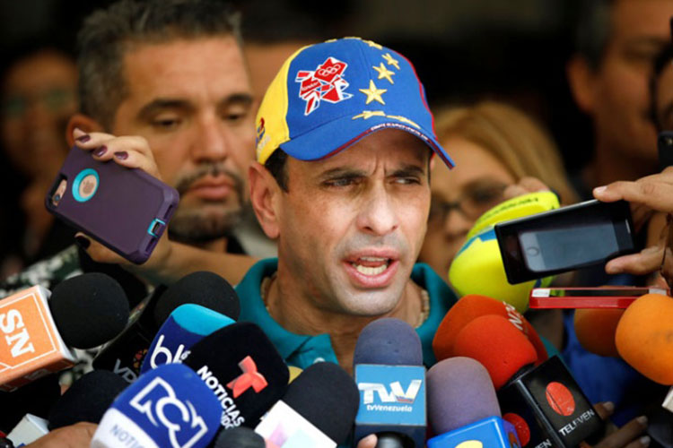 Se tambalea oposición; Capriles podría dejar coalición
