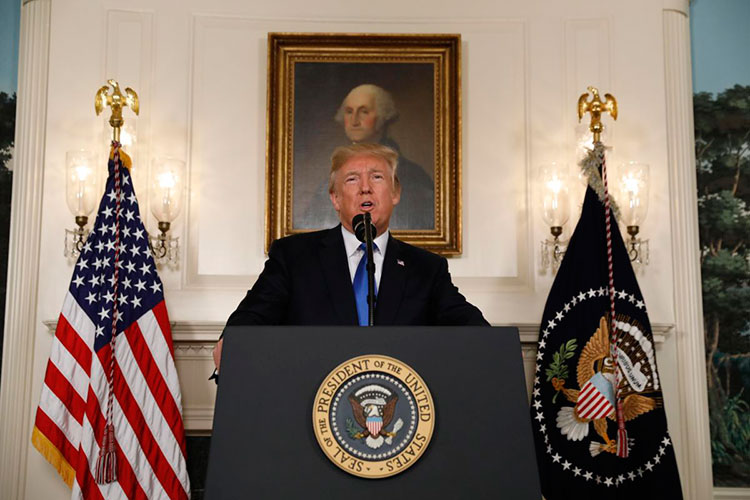 Trump decide que EEUU no certifica acuerdo nuclear con Irán