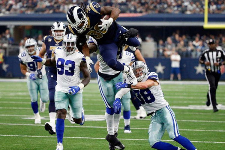 Vaqueros embestidos; Gurley y los Carneros, imponentes