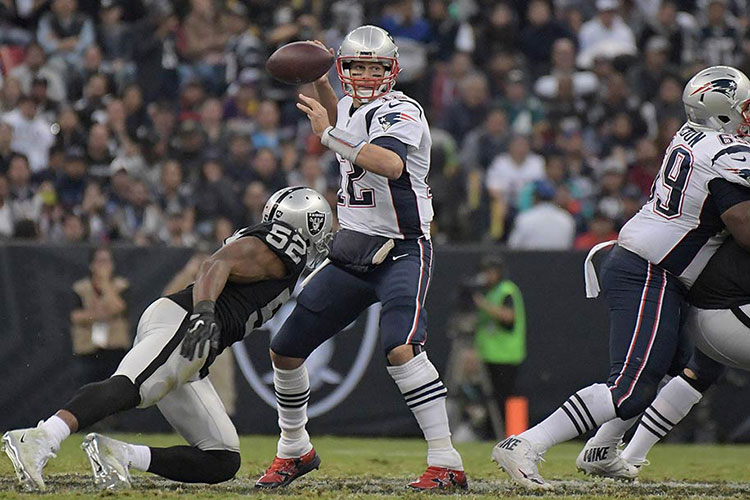 Patriotas apalean a los Raiders en el Azteca