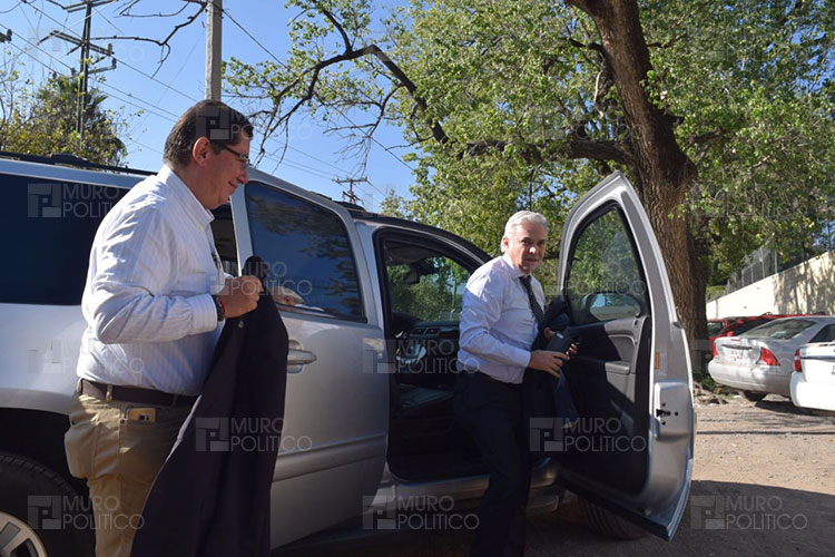 Llegan abogados de Eugenio a reunión de trabajo al penal