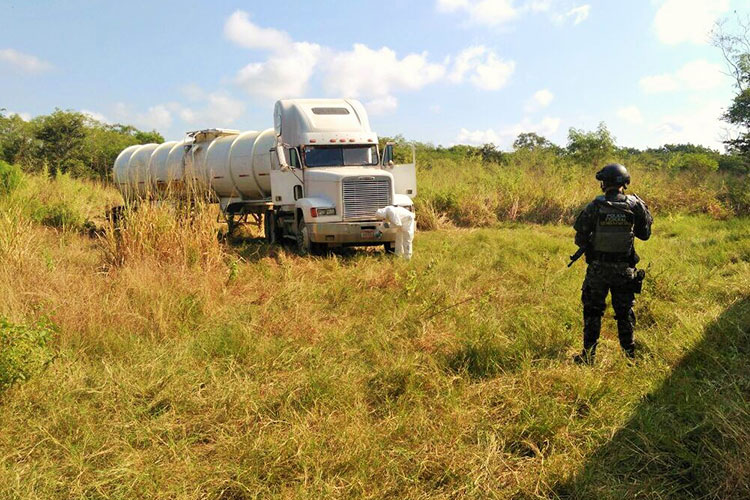 Gendarmería asegura más de 30 mil litros de gasolina robada