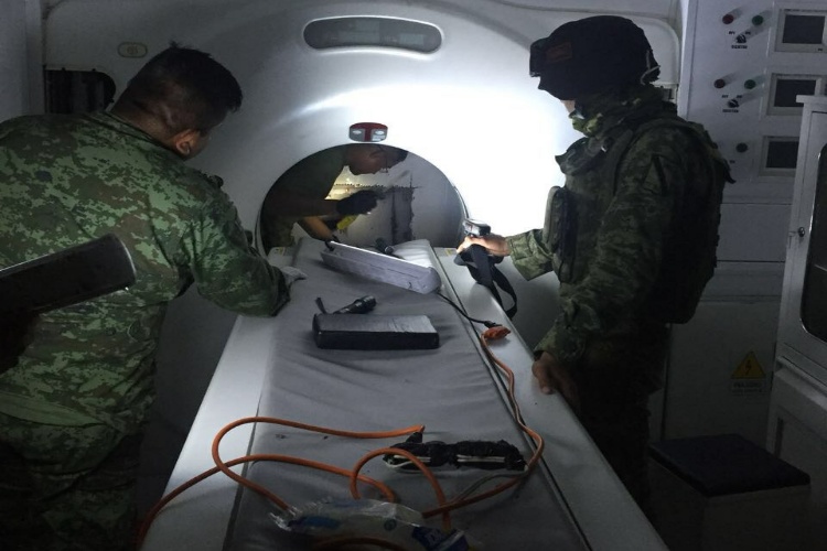 Descubren droga en camión del IMSS; SEDENA los detiene