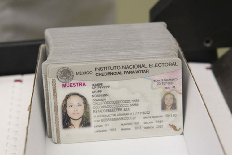 INE rezaga entrega de credenciales de elector
