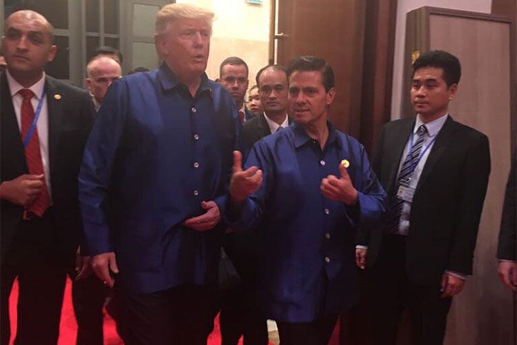 Peña Nieto platica con Donald Trump en cumbre de APEC