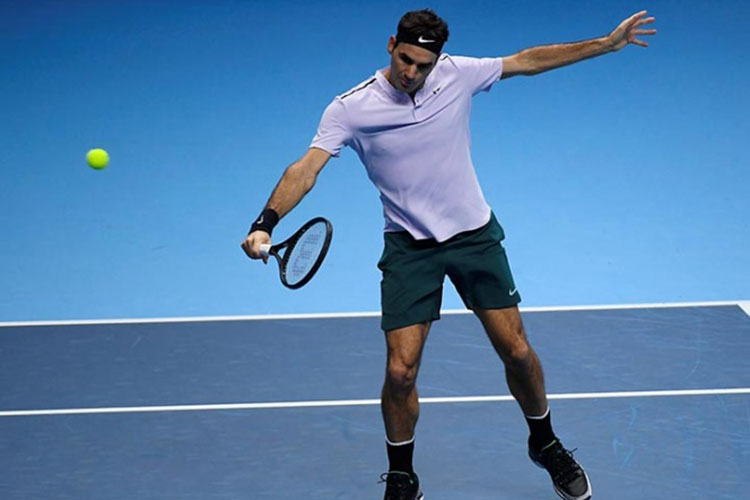 Federer espera rival en las semis de la Copa Masters