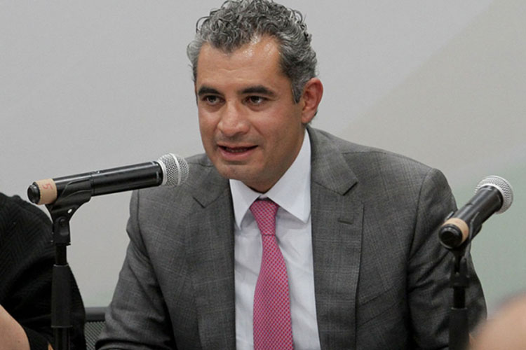 Ochoa Reza pide al INE perderle el miedo a AMLO