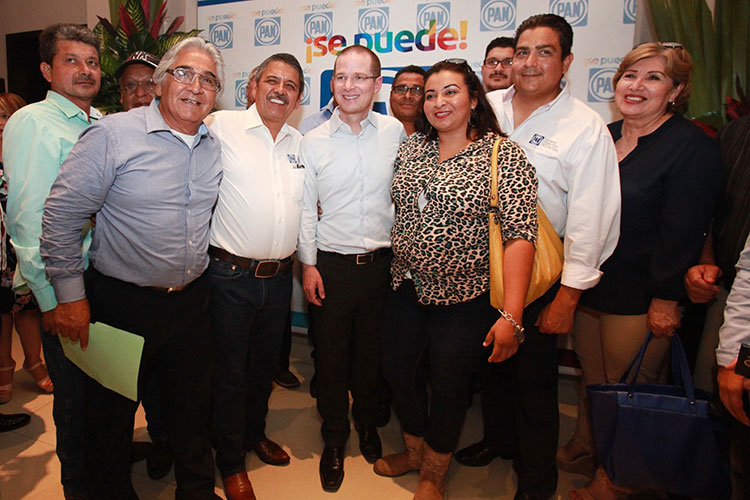 Promueve Carlos García campaña “Que no sea tu último texto”.