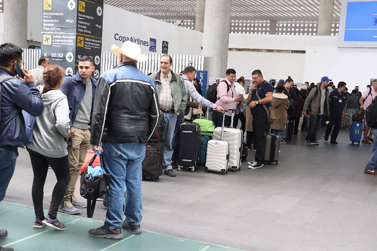 Paro de pilotos afectó a 7 mil pasajeros del AICM