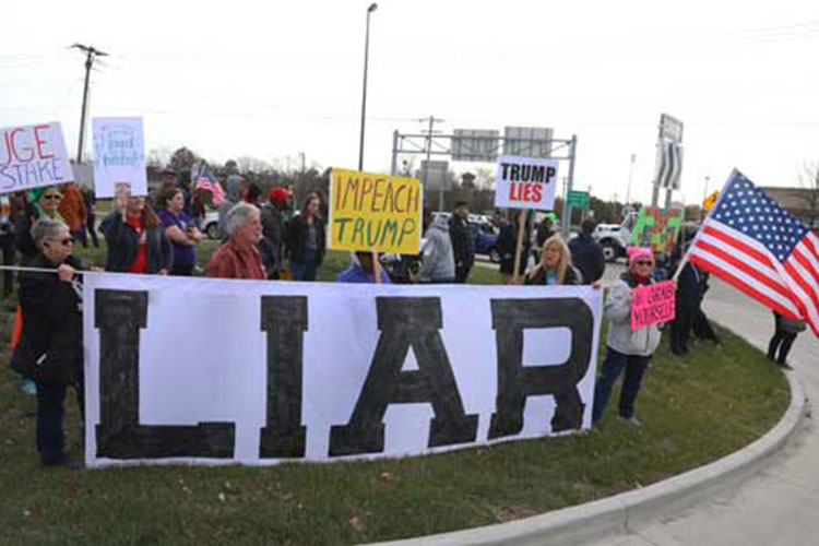 Trump alienta en videos el racismo contra musulmanes