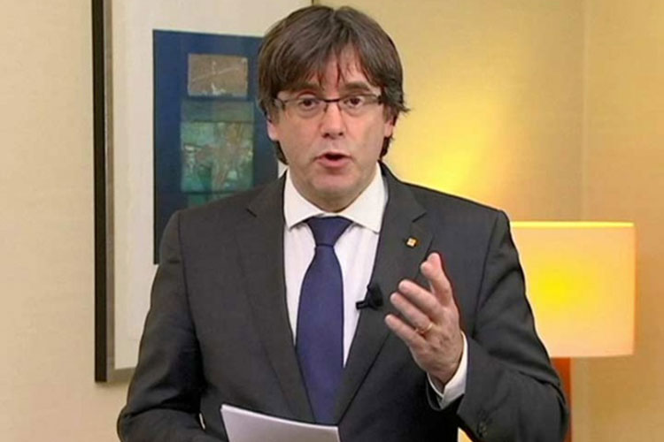 Puigdemont promete luchar hasta el fin pese a riesgo de encarcelamiento
