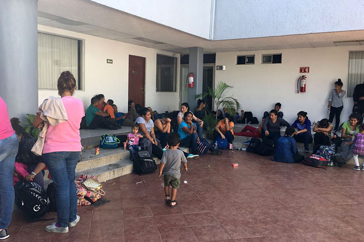 SEDENA encuentra 73 indocumentados en caja de Trailer