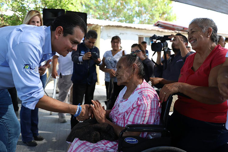 Entrega Enrique Rivas pavimentación a vecinos de la colonia Tamaulipas
