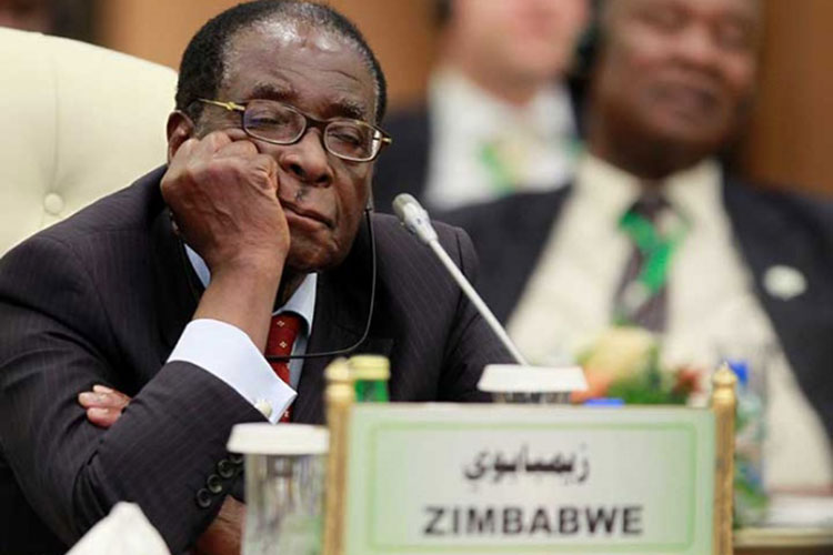 Presidente de Zimbabue renuncia tras 37 años al mando