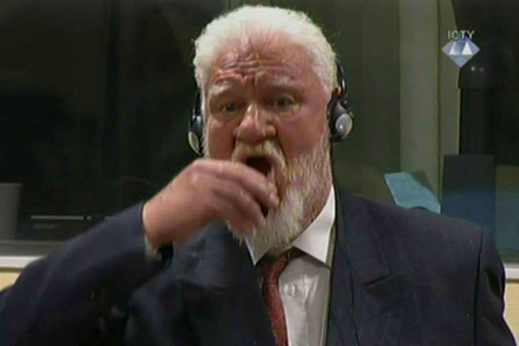 Slobodan Praljak toma veneno al escuchar sentencia