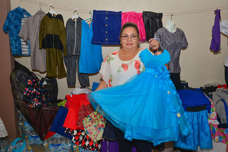 Gradúan 500 neolaredenses de Talleres de Oficio municipal