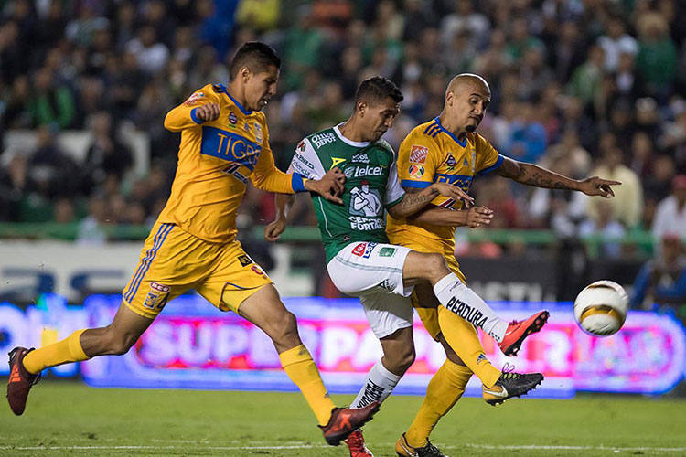 León y Tigres firman empate en partido de ida