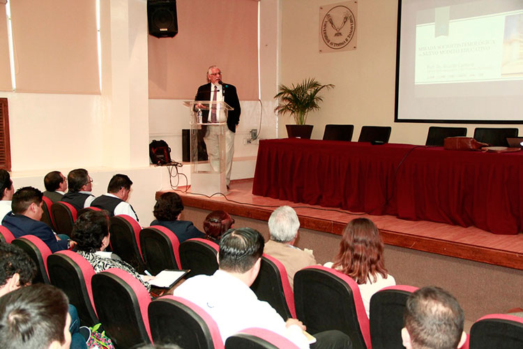 Disertan en la UAT conferencia sobre nuevos modelos educativos