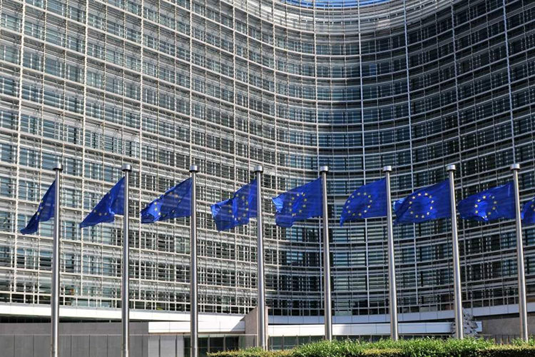 Unión Europea propone plan para eliminar brecha de género en salarios
