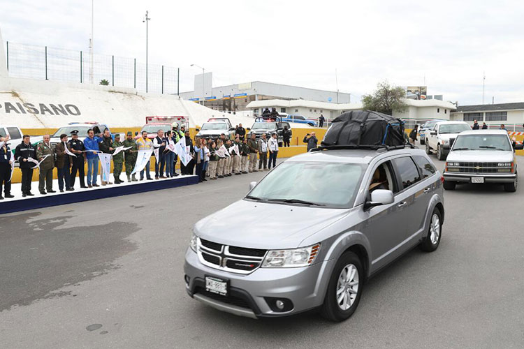 Cruza caravana de más de mil vehículo de paisanos por NLD