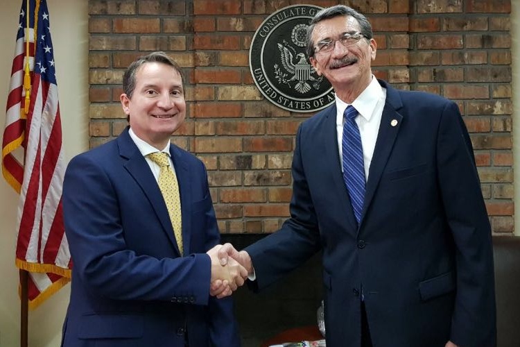 Afianza rector electo vínculos de la UAT con el consulado americano