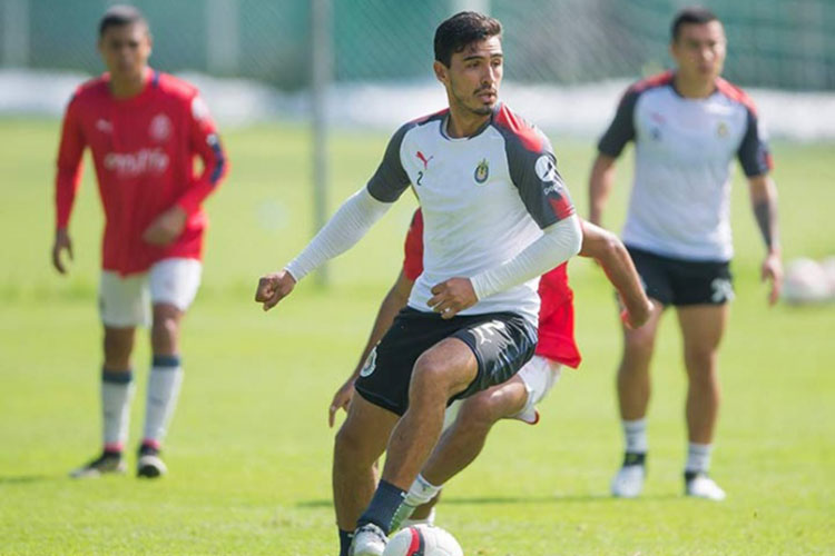 Alanís no cabe en el esquema de Chivas, dice Vergara