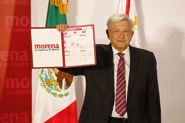 AMLO se registra como precandidato de Morena a la Presidencia