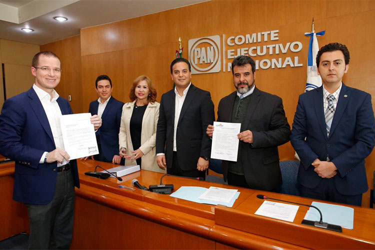 Anaya se registra como precandidato a la presidencia por coalición ‘Por México al Frente’