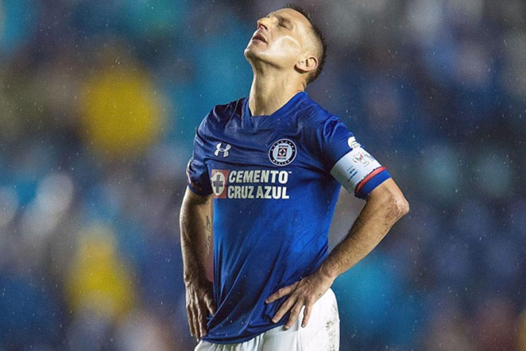 Adiós al ‘Chaco’; Caixinha inicia limpia en Cruz Azul