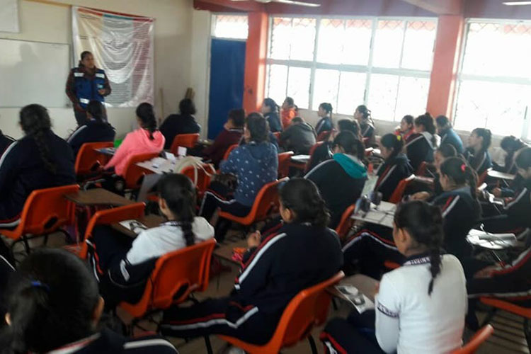 Concientizan a más de 3 mil alumnas en autoexploracion
