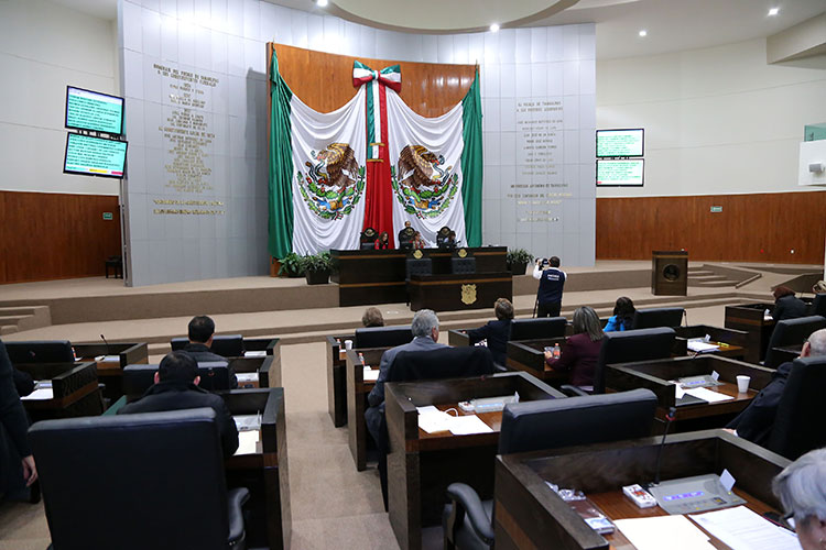 Se despiden diputados como en “todas las familias”