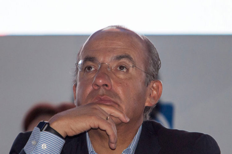 “Meade tiene una piedra de molino al cuello: la corrupción del PRI”, dice Calderón