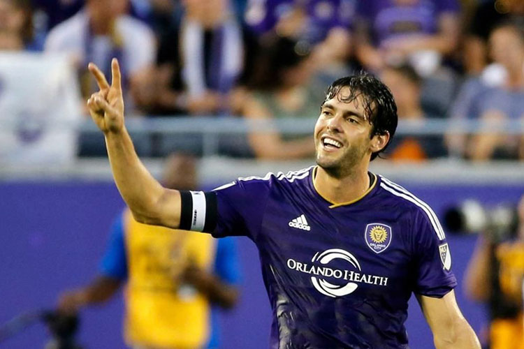 Kaká se retira del futbol