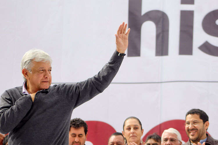 López Obrador ofrece cambiar estrategia de seguridad