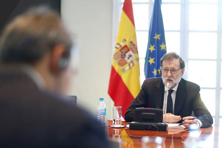 Arremete el presidente de España contra líderes catalanes en su primer acto electoral