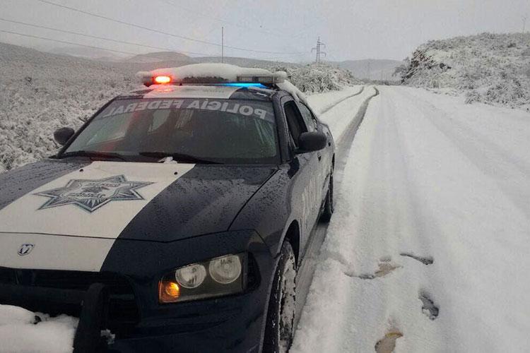 Nevada provoca cierre de carretera a Nuevo Laredo
